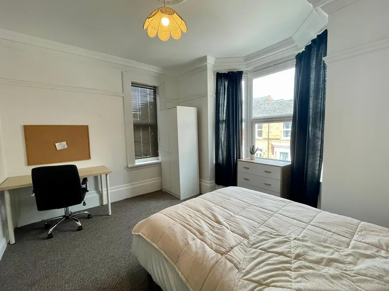High Street // 4 Bed House // Aug 2026 - Thumbnail 12